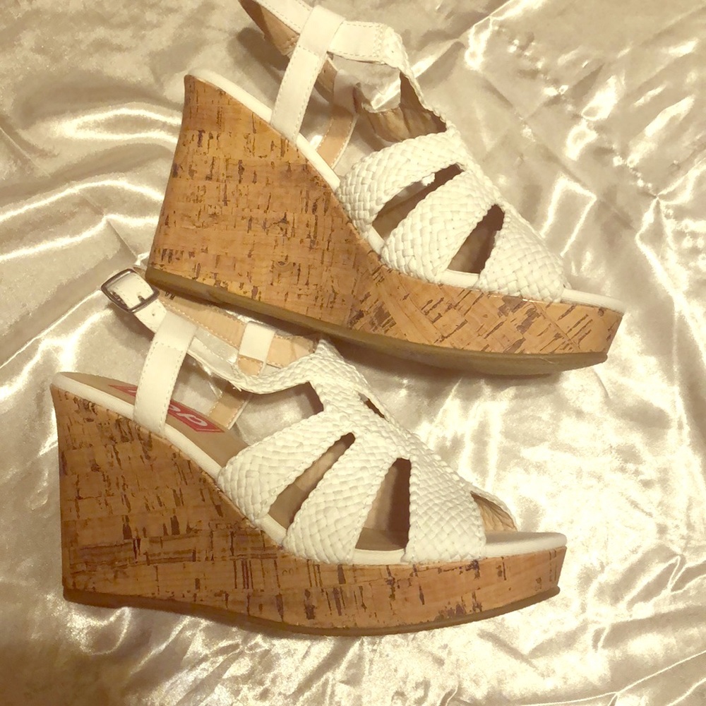 White Summer Wedges (Heels) (brand NEW) size 9